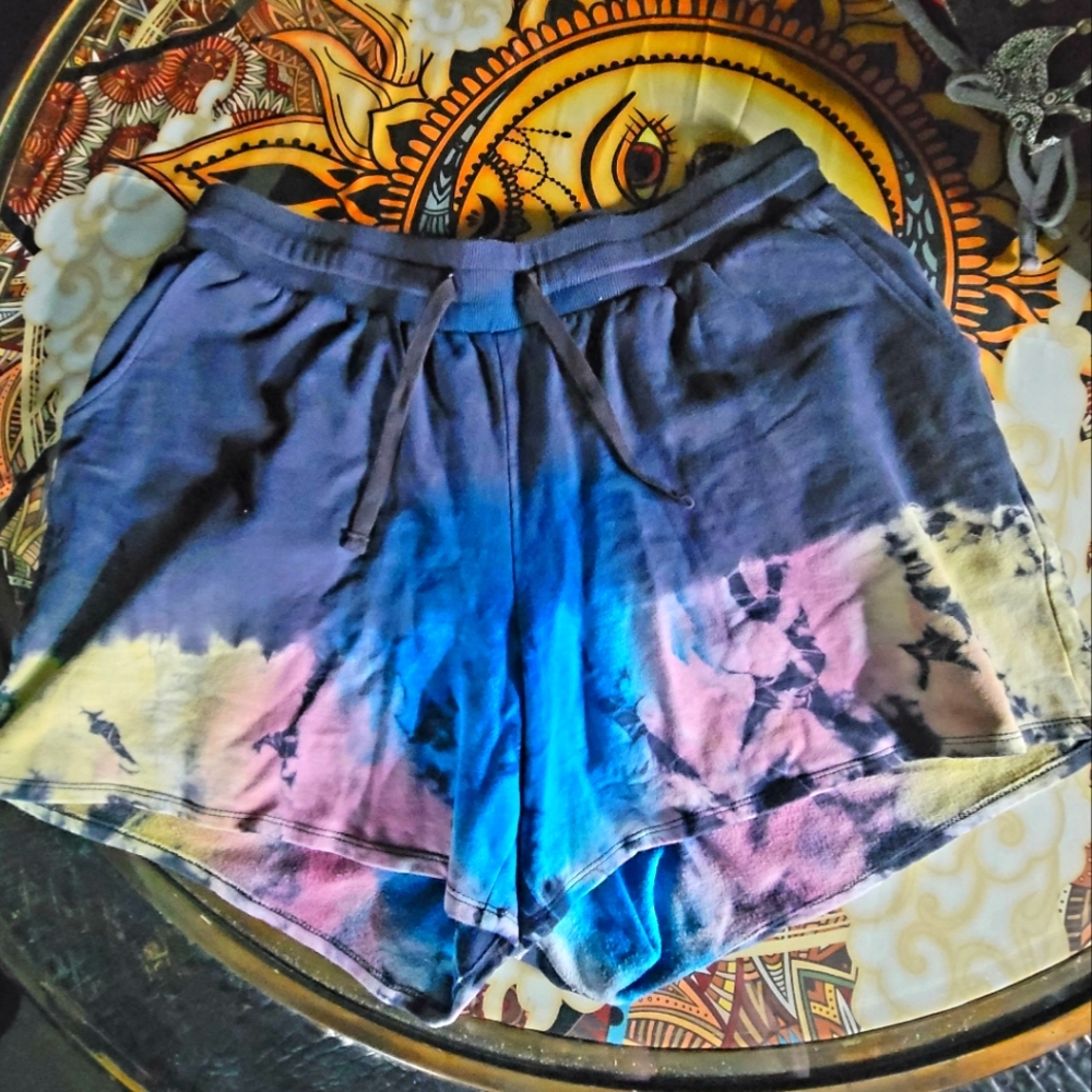Torrid tie dye pull on shorts